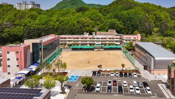 '썬밸리 오드카운티 가평설악' 인근에 위치한 설악중고등학교 전경/사진=참컴