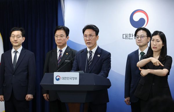 김민석 국무총리가 17일 서울 종로구 정부서울청사에서 삼성전자 파업 관련 대국민 담화를 하고 있다. /사진=연합뉴스