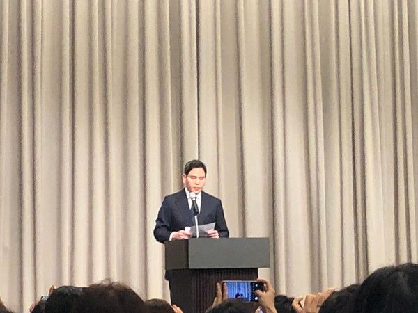 정용진 신세계그룹 회장이 26일 '대국민 사과문'을 발표하고 있다. /사진=김현정 기자