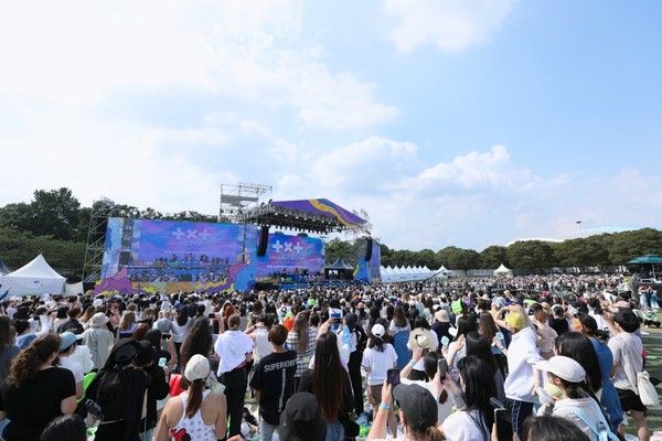2023 위콘페 야외 무대 위버스파크 전경 /사진=하이브