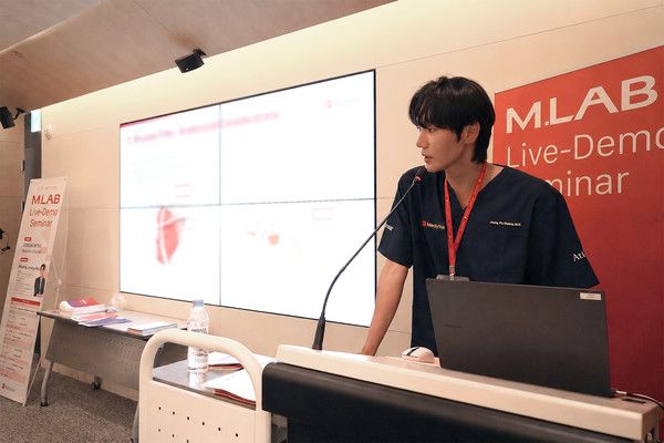 지난&nbsp;18일 개최된 메디톡스&nbsp;M.LAB&nbsp;세미나에서 아이에이치의원 황정후 원장이 강연을 진행하고 있다. /사진=메디톡스