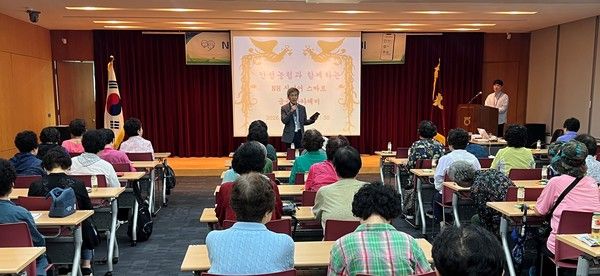 지난 9일 경기도 안성 NH통합DR센터에서 'NH시니어 스마트 금융 아카데미'가 진행되고 있다. / 사진=NH농협은행