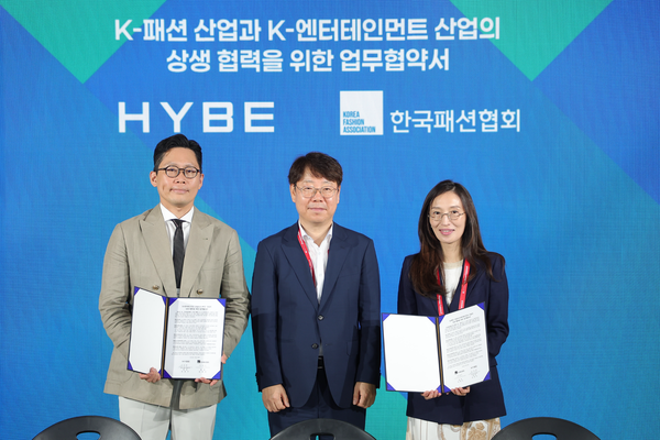 유동주 하이브 뮤직그룹 APAC 대표, 최우혁 산업통상부 첨단산업정책관, 성래은 한국패션협회장 /사진=하이브