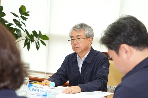 김기성 수협중앙회 대표이사가 고수온 피해 최소화 비상대책본부 상황 점검 회의를 주재하고 있다. / 사진=수협중앙회