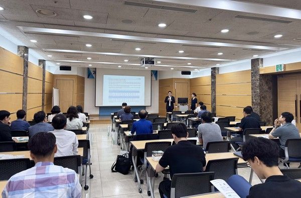 지난 6일 구미상공회의소에서 열린 '하반기 산업 전망 및 세무전략 세미나'에서 회원사 관계자들이 강연을 듣고 있다. / 사진=iM증권