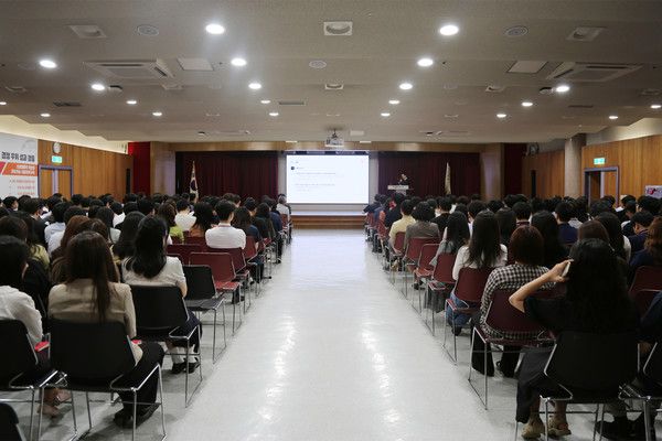 일동제약 임직원들이 공정거래법 실무 교육을 듣고 있다. / 사진=일동제약