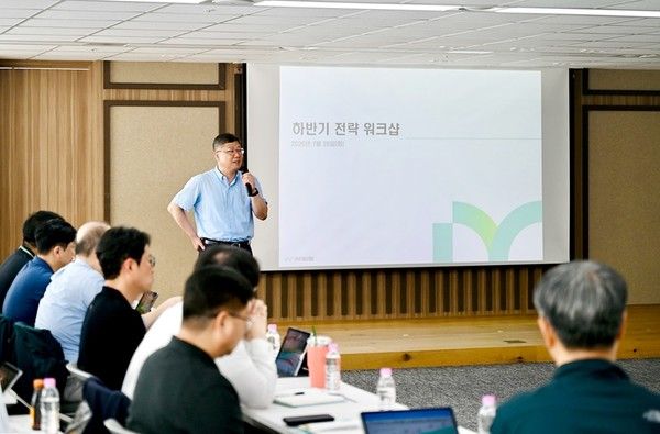 지난달 28일 서울 중구 iM금융센터에서 열린 '2026년 하반기 전략 워크숍'에서 김성욱 iM캐피탈 대표가 발언하고 있다. / 사진=iM캐피탈