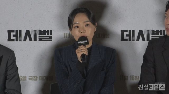 인사말하는 이상희&nbsp;(서울=진실타임스) 이윤영 기자 =&nbsp;한국영화 '데시벨'&nbsp;언론시사회 및 기자간담회가 7일 오후 2시&nbsp;서울 용산구 한강대로 23길 55 용산CGV 아이파크몰에서 열렸다.&nbsp;이 날,&nbsp;이상희 배우가&nbsp;인사말을 하고 있다. 2022.11.7&nbsp;jinsiltimesdesk@jinsiltimes.org