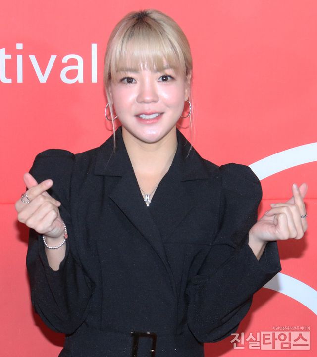 사랑을 전하는 후지모토 사오리&nbsp;(서울=진실타임스) 이윤영 기자 = 방송인 후지모토 사오리가 26일 오후 7시&nbsp;서울 마포구 양화로 176 인디스페이스에서 열린 