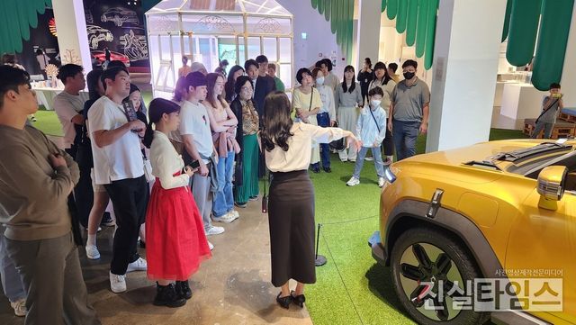 추석 연휴 광주디자인비엔날레 관람객 북적 : 1관 [광주디자인비엔날레 제공 재판매 및 DB 금지]