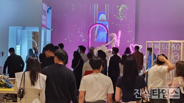 추석 연휴 광주디자인비엔날레 관람객 북적 : 2관&nbsp;[광주디자인비엔날레 제공 재판매 및 DB 금지]