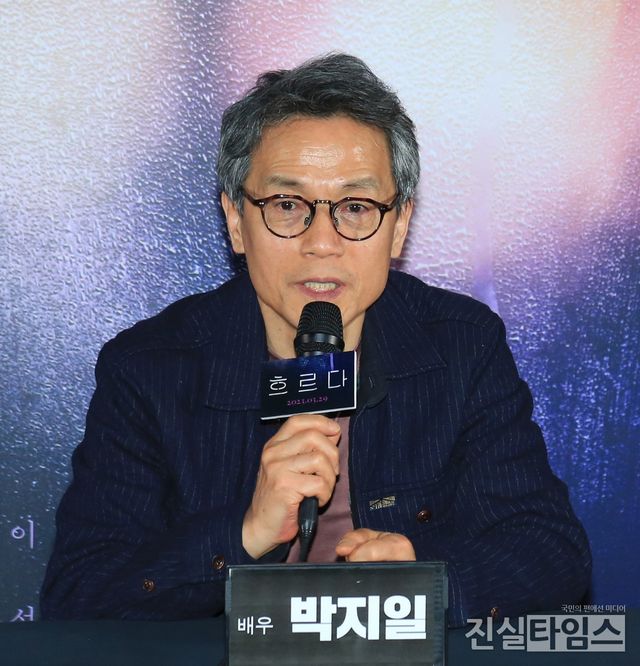 개봉 소감 말하는 박지일&nbsp;(서울=진실타임스) 이윤영 기자 = 한국영화 '흐르다' 언론시사회 및 기자간담회가 22일 오후 4시 30분&nbsp;서울 광진구 아차산로 272 스타시티 2층 롯데시네마 건대에서 열렸다. 이 날, 박지일 배우가 개봉 소감을 말하고 있다.&nbsp;2023.3.22&nbsp;jinsiltimesdesk@jinsiltimes.org