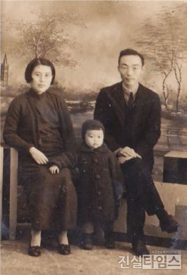 양우조, 최선화 선생과 제시가 함께한 가족 사진 : '제시의 일기 : 어느 독립 운동가 부부의 육아 일기' 양우조, 최선화 지음 [김현주 정리 : 우리나비 출판사 제공 재판매 및 DB 금지]