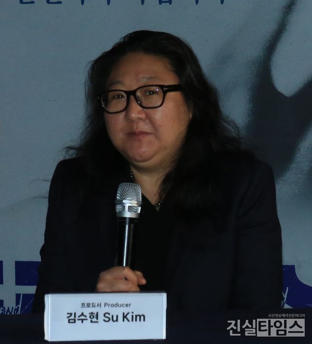 대한민국 개봉 소감 말하는 김수현 프로듀서&nbsp;(서울=진실타임스) 이윤영 기자 =&nbsp;한국영화 '프리 철수 리'&nbsp;언론시사회 및 기자간담회가 4일 오후 2시&nbsp;서울 광진구 아차산로 272 롯데시네마 건대&nbsp;4관에서 열렸다.&nbsp;이 날, '프리 철수 리' 제작진을 맡은 김수현 프로듀서가 대한민국 개봉 소감을 말하고 있다. 2023.9.4&nbsp;jinsiltimesdesk@jinsiltimes.org