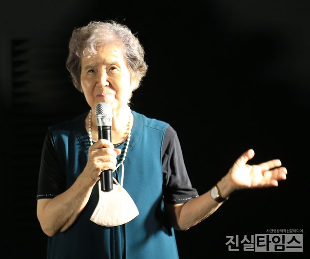 인사말하는 이문우 전 한국교회여성연합회 총무&nbsp;(서울=진실타임스) 이윤영 기자 =&nbsp;한국영화 '프리 철수 리'&nbsp;언론시사회 및 기자간담회가 4일 오후 2시&nbsp;서울 광진구 아차산로 272 롯데시네마 건대&nbsp;4관에서 열렸다.&nbsp;이 날, 이문우 전 한국교회여성연합회 총무가 인사말을 하고 있다. 2023.9.4&nbsp;jinsiltimesdesk@jinsiltimes.org
