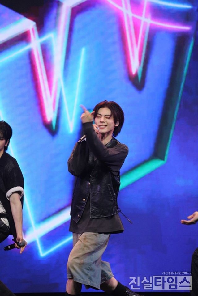 그룹 파우(POW) [틱톡어워즈(TikTok Awards) 제공 재판매 및 DB 금지]