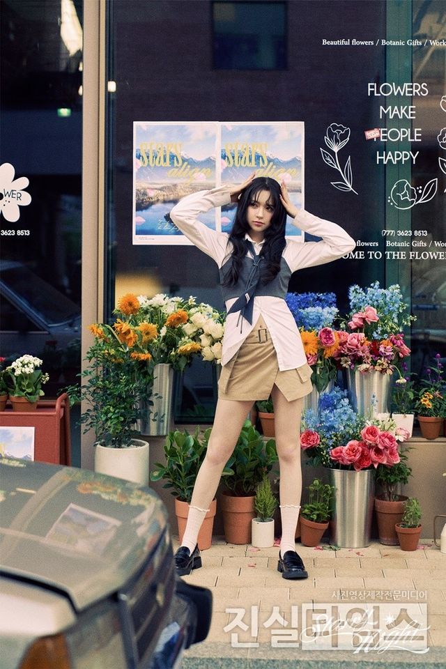 피프티 피프티(FIFTY FIFTY) 문샤넬W [어트랙트 제공 재판매 및 DB 금지]