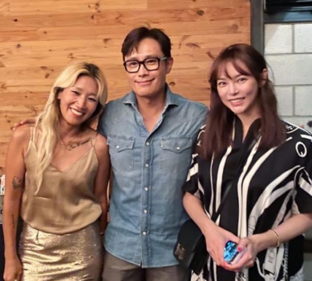 이병헌과 찍은 사진을 SNS에 게재한 박시연 / SNS 캡쳐