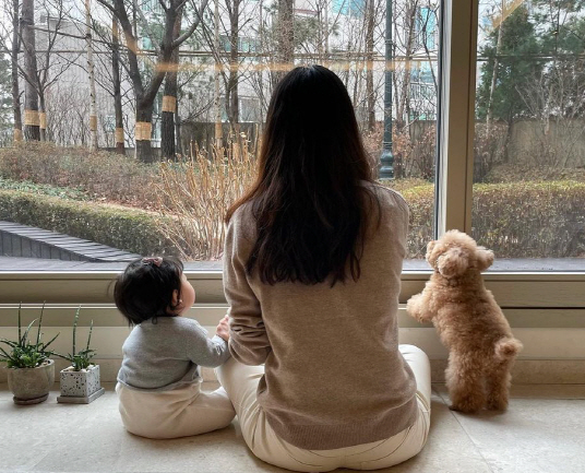 딸과 함께 단란한 일상을 보내는 근황을 공개한 배우 최지우/사진=최지우 인스타그램 제공
