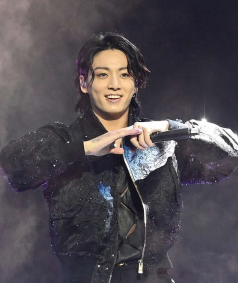 '2022년 FIFA 카타르 월드컵'에서 개막식 무대를 선보이는 방탄소년단 정국/SBS 제공