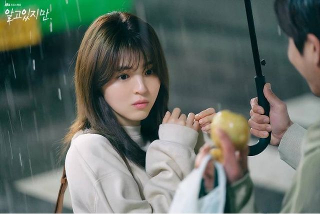 드라마 '알고있지만' 에서 송강과 호흡을 맞춘 한소희 /JTBC