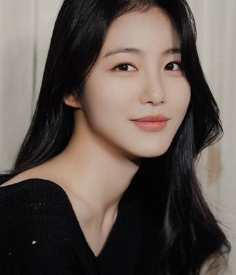 배우 신예은의 미소가 돋보이는 모습 / 앤피오 엔터테인먼트&nbsp;