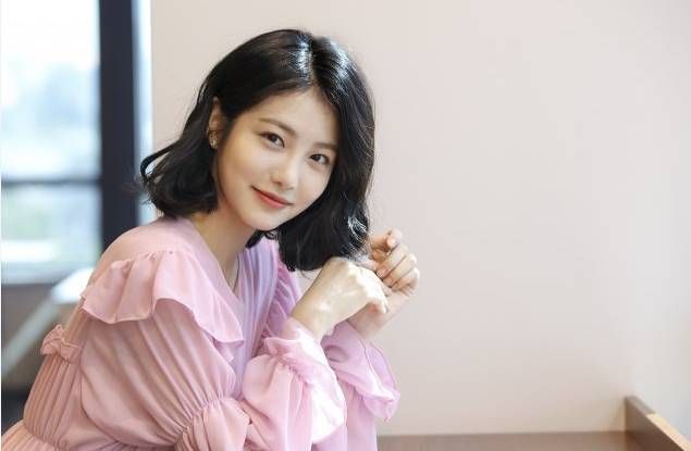 화사한 봄옷을 입고 있는 신예은 / 동아일보&nbsp;