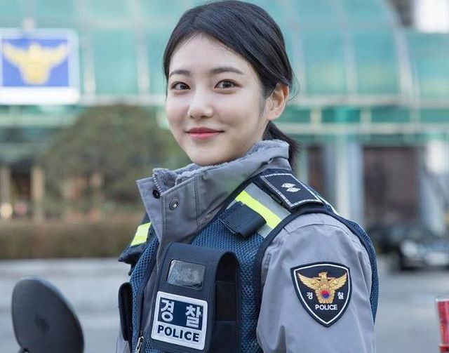 경찰 제복이 어울리는 배우 신예은 / 인사이트&nbsp;