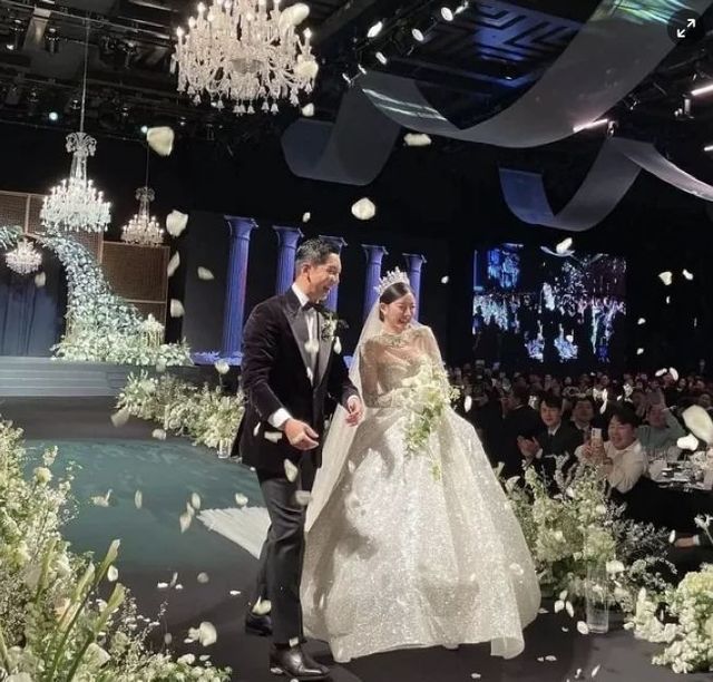 가수 겸 배우 이승기와 이다인의 결혼식/온라인 커뮤니티