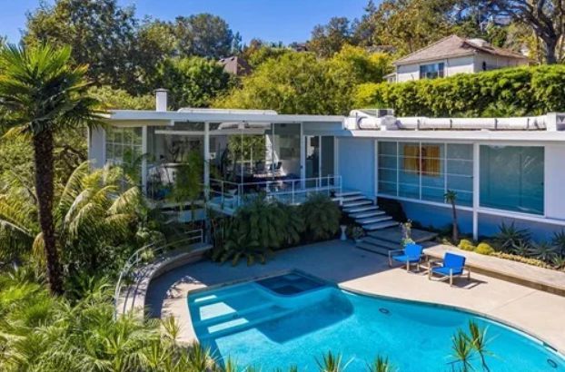 배우 브래드 피트와 그의 새 애인 이네스 드 라몬이 거주할 새 주택/온라인 커뮤니티