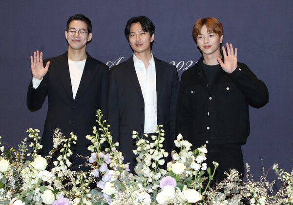 (좌부터) 이승기 결혼식에 참석한 배우 이상윤 배우 김남길 비투비 육성재 /뉴스1