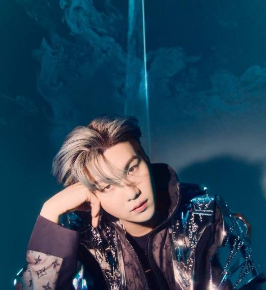 21일엔 슈가가 'Agust D'라는 자신의 활동명으로 첫 공식 솔로 앨범 ‘D-데이’(D-DAY)를 발표한다 / 지큐 코리아&nbsp;