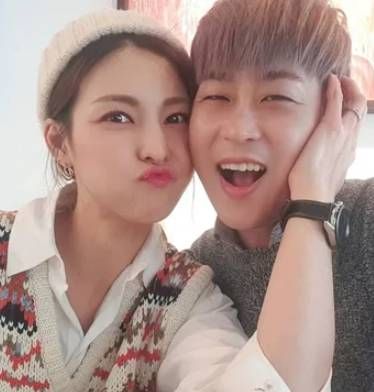 행복한 모습의 김정화-유은성 부부/ 온라인 커뮤니티&nbsp;