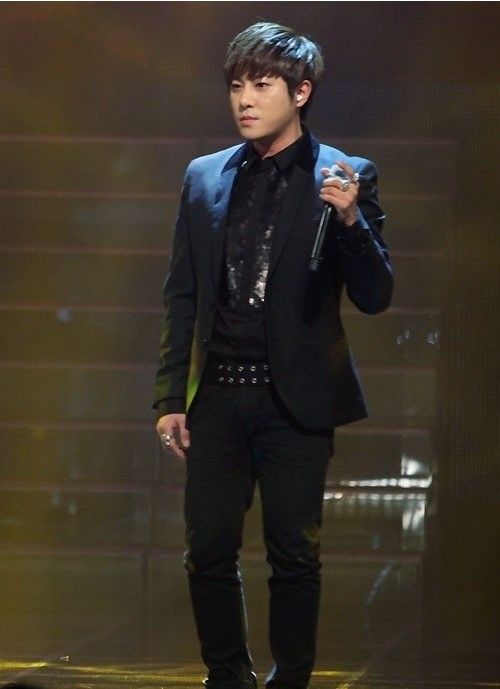 디셈버 출신 윤혁