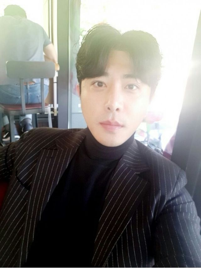 디셈버 출신 윤혁