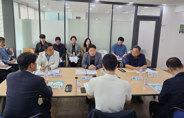 경기도의회 도시환경위원회 김태희 의원(더불어민주당, 안산2)은 21일 경기도 아동그룹홈 지원센터를 방문해 경기도와 경기주택도시공사(GH)에서 추진 중인 자립준비청년 주거지원 사업별 추진현황을 점검하고, 주거지원 사업의 원활한 추진을 위한 현장 정담회를 가졌다.