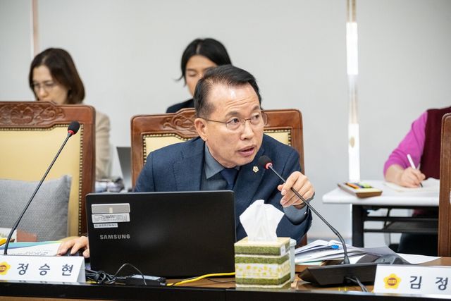 경기도의회 기획재정위원회 정승현 의원(더불어민주당, 안산4)은 11월 13일 열린 제379회 정례회 2024년 균형발전기획실 행정사무감사에서 접경지역 빈집 문제 해결을 위해 경기도의 빈집 정비사업을 더욱 강화할 것을 요구했다.