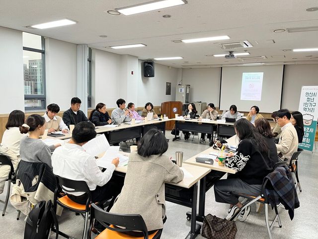 안산시지속가능발전협의회(이하 안산지속협)는 지난 11월 14일, 환경교통국 대회의실에서 ‘2024 안산시 1인 가구 청년 먹거리 실태조사 결과 토론회’를 진행했다.