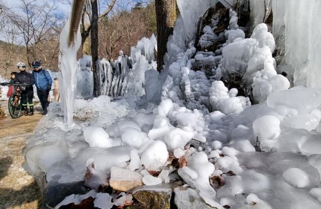 대전 동구(구청장 박희조)는 상소동 산림욕장 얼음동산을 내년 2월 9일까지 운영한다고 밝혔다. / 동구 제공