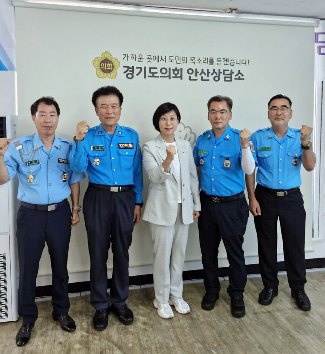 경기도의회 이은미 도의원은 지난 8월 29일 안산상담소에서 이완수 안산단원경찰서모범운전자회 회장, 최영수 사단법인 안산 상록모범운전자회 회장을 비롯한 관계자들과 간담회를 가졌다.