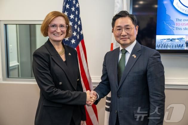 조창래 국방정책실장, 카라 아베크롬비 미합중국 국방부 정책부차관대행.(국방부 제공)