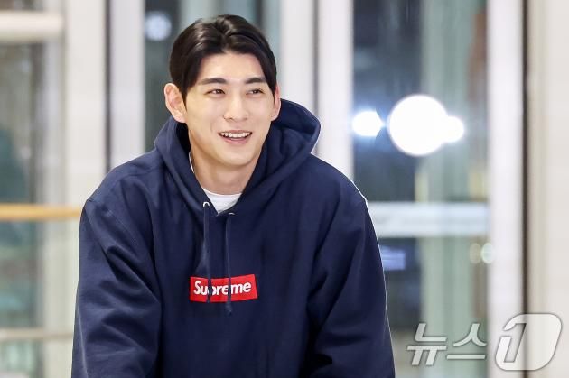 미국 메이저리그(MLB) 샌프란시스코 자이언츠에서 두 번째 시즌을 시작하는 이정후가 13일 오후 인천국제공항을 통해 출국하고 있다. 2025.1.13/뉴스1 ⓒ News1 민경석 기자