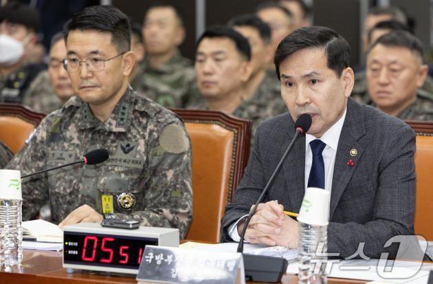 김선호 국방부 장관 직무대행이 14일 오전 서울 여의도 국회에서 열린 윤석열 정부의 비상계엄 선포를 통한 내란 혐의 진상규명 국정조사특별위원회에서 의원 질의에 답하고 있다. 2025.1.14/뉴스1 ⓒ News1 이재명 기자
