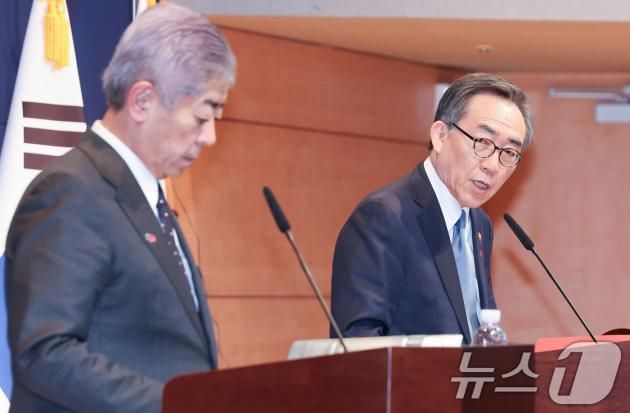 조태열 외교부 장관과 이와야 다케시 일본 외무대신이 13일 서울 종로구 외교부에서 한일 외교장관 합동 기자회견을 하고 있다. 2025.1.13/뉴스1 ⓒ News1 허경 기자