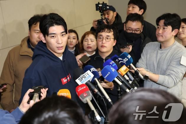 미국 메이저리그(MLB) 샌프란시스코 자이언츠에서 두 번째 시즌을 시작하는 이정후가 13일 오후 인천국제공항에서 출국전 기자회견을 하고 있다. 팀 스프링캠프 일정보다 빠르게 미국으로 출국하는 이정후는 새 시즌을 위한 본격적인 담금질에 돌입한다. 2025.1.13/뉴스1 ⓒ News1 민경석 기자