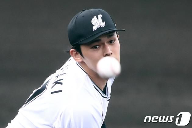 LA 다저스 유니폼을 입은 일본인 투수 사사키 로키. /뉴스1 DB ⓒ News1 이광호 기자