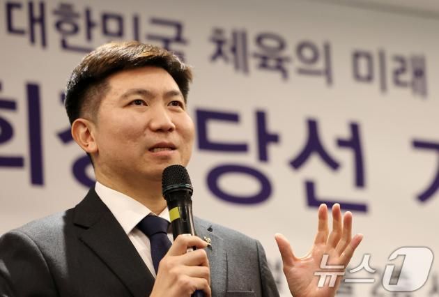 유승민 대한체육회장 당선인이 16일 서울 중구 프레이저 플레이스 센트럴에서 열린 제42대 대한체육회장 당선 기자회견에서 인사말을 하고 있다. 2025.1.16/뉴스1 ⓒ News1 이동해 기자
