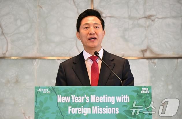 오세훈 서울시장이 6일 서울 중구 더플라자호텔에서 열린 '주한대사 초청 신년 간담회'에서 환영사를 하고 있다. (서울시 제공) 2025.1.6/뉴스1