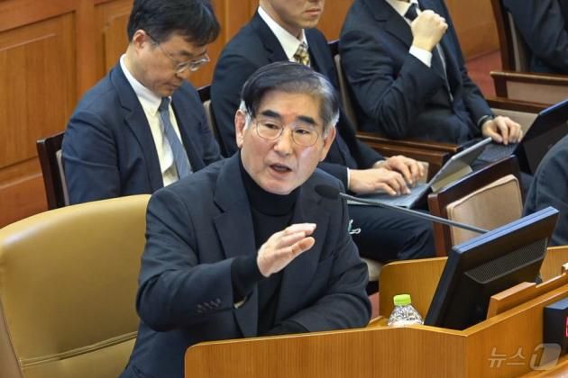 김용현 전 국방부 장관이 23일 오후 서울 종로구 헌법재판소에서 열린 윤석열 대통령 탄핵심판 4차변론에 증인으로 출석해 발언하고 있다. (헌법재판소 제공) 2025.1.23/뉴스1