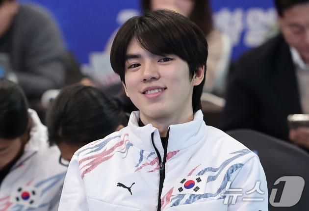 24일 서울 송파구 올림픽파크텔 올림피아홀에서 열린 '2025 하얼빈 동계아시안게임' 대한민국 선수단 결단식에서 피겨 차준환이 미소를 짓고 있다. 2025.1.24/뉴스1 ⓒ News1 김성진 기자